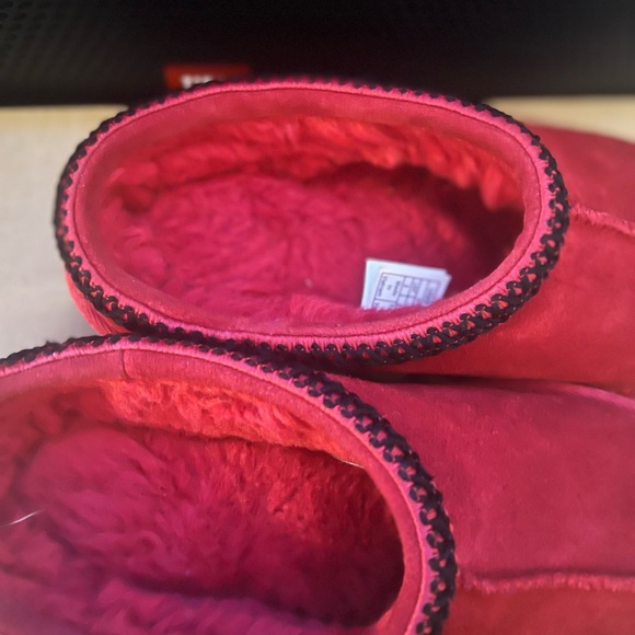 Ugg - Picture 3 of 4